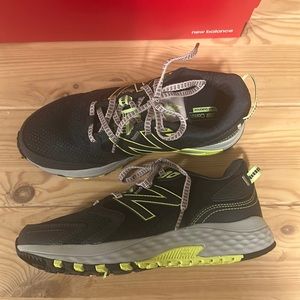 Women's New Balance 6.5 NWB NIB Running, Hiking, Walking shoes, never worn